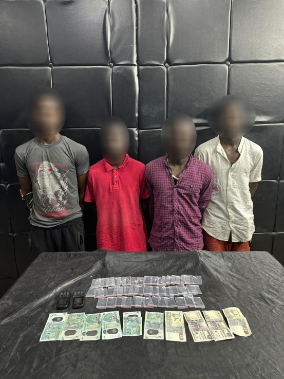 <strong>ضبط 4 أجانب بتهمة الإتجار في الآيس</strong>