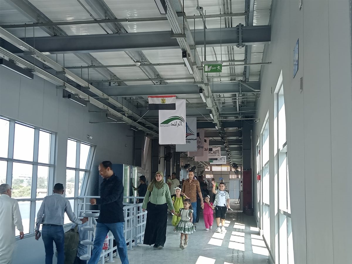 إقبال المواطنين على استقلال الأتوبيس الترددي خلال عطلة عيد الأضحى