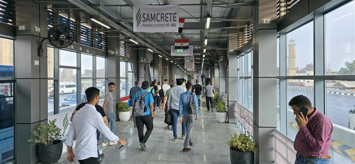 إقبال المواطنين على استقلال الأتوبيس الترددي بعد تشغيله بأيام على الطريق الدائري