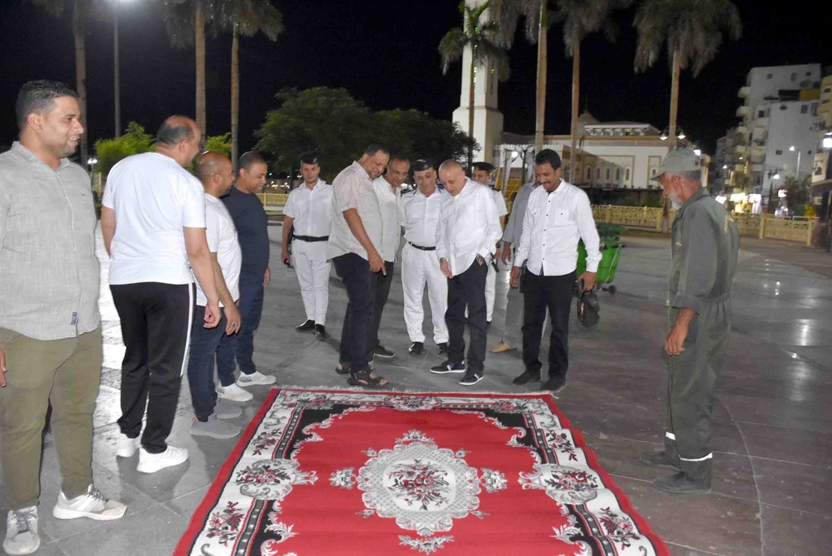 بالسجاد الاحمر ساحة أبو الحجاج بالأقصر تتزين لاستقبال العيد