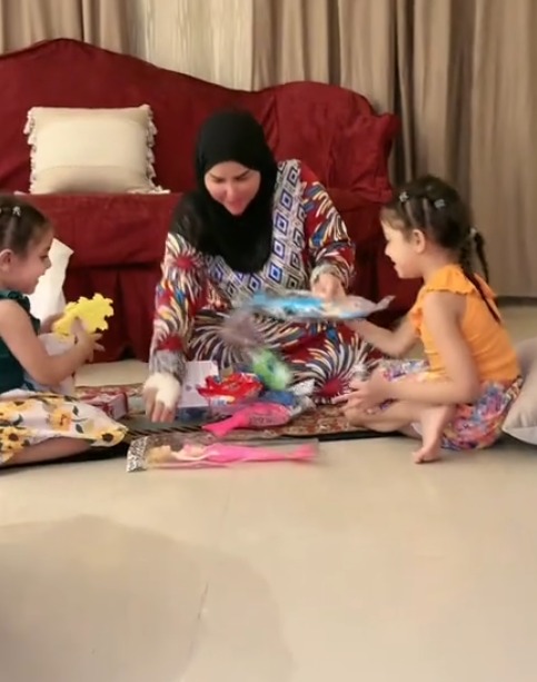 لقطات لـ شيماء سعيد رفقة ابنتيها بعد اتهامها لـ زوجها الفنان إسماعيل الليثي بت اختطافهما 