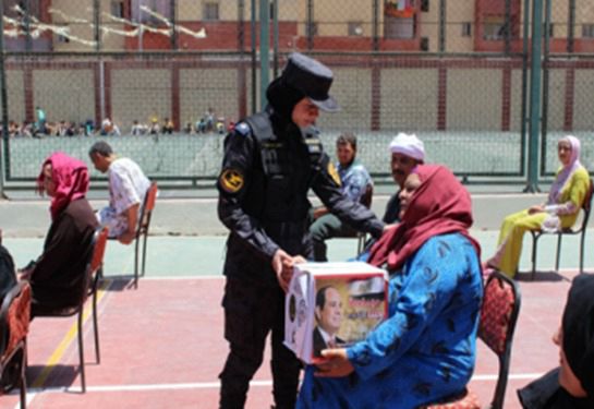 الداخلية نوزع سلع غذائية بالمجان على قاطني المناطق الحضارية (3)