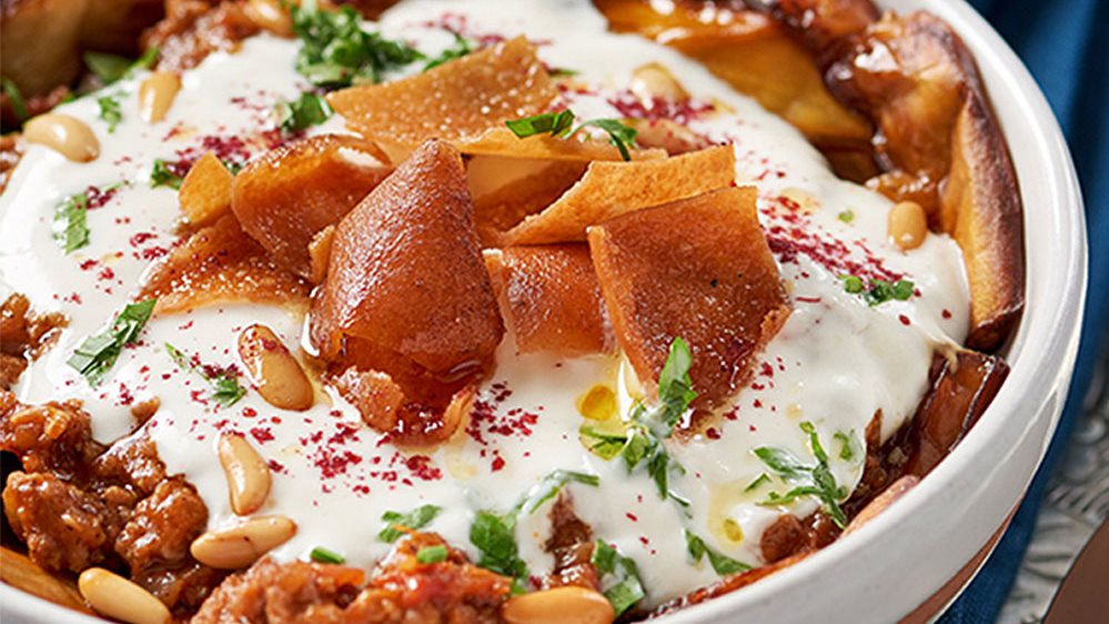 طريقة عمل الفتة بالصلصة فاطمة أبو حاتي