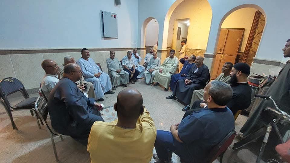 الأهالي يزورون كنيسة إسنا للتضامن 