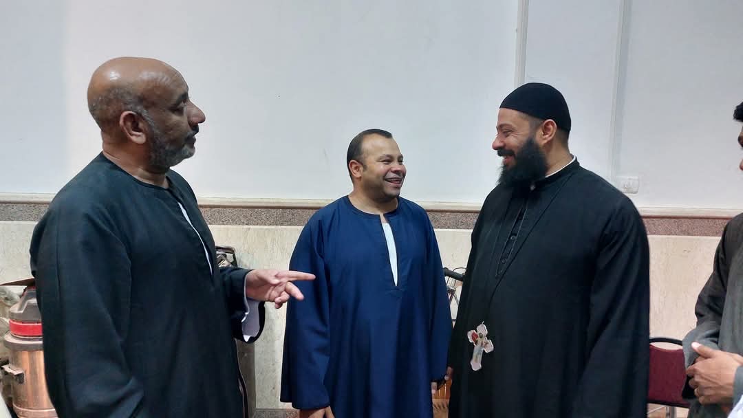 الأهالي يزورون كنيسة إسنا للتضامن 