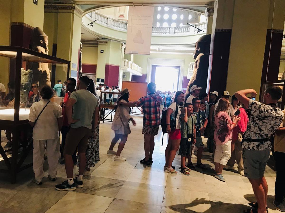 إقبال كبير من السائحين على زيارة المتحف المصري بالتحرير 