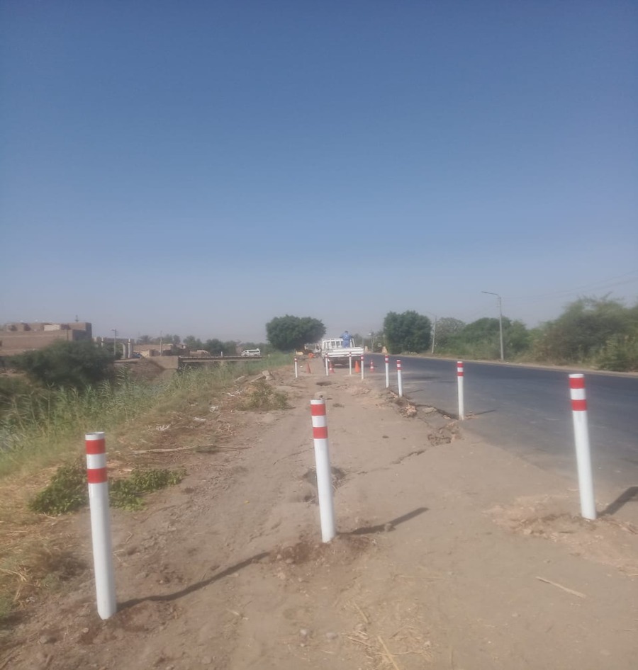 صور من الانفصال الجزئي المفاجئ بالطبان الترابي بطريق إسنا/ الأقصر الزراعي الغربي