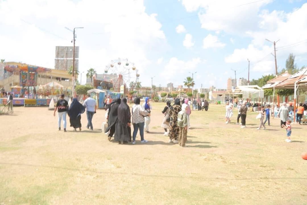 توافد المواطنين على حديقه صنعاء بكفر الشيخ