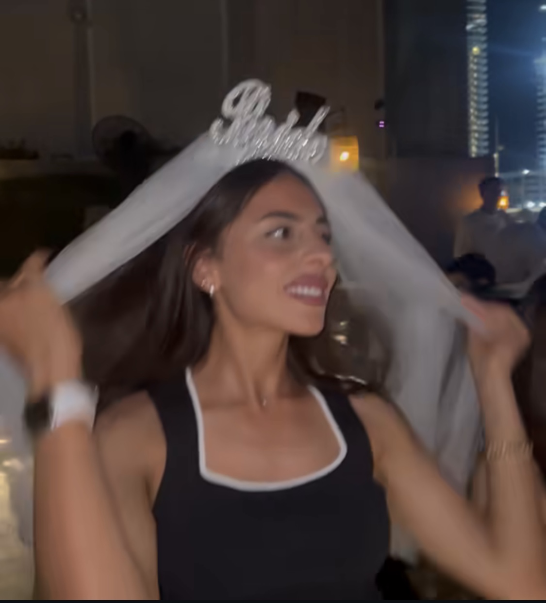 بعد احتفالها بالحنة.. من هي خطيبة حفيد الزعيم عادل إمام 