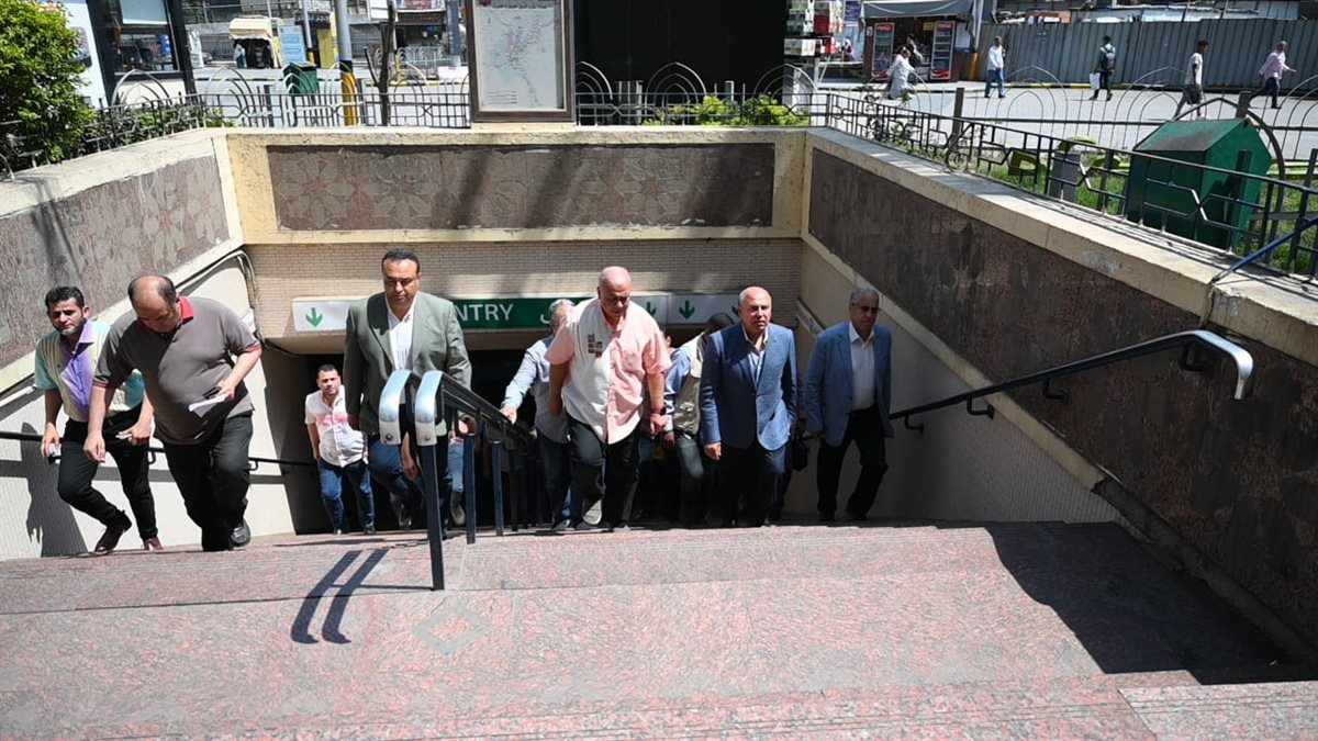 جانب من جولة الفريق كامل الوزير في محطة الشهداء لمترو الأنفاق