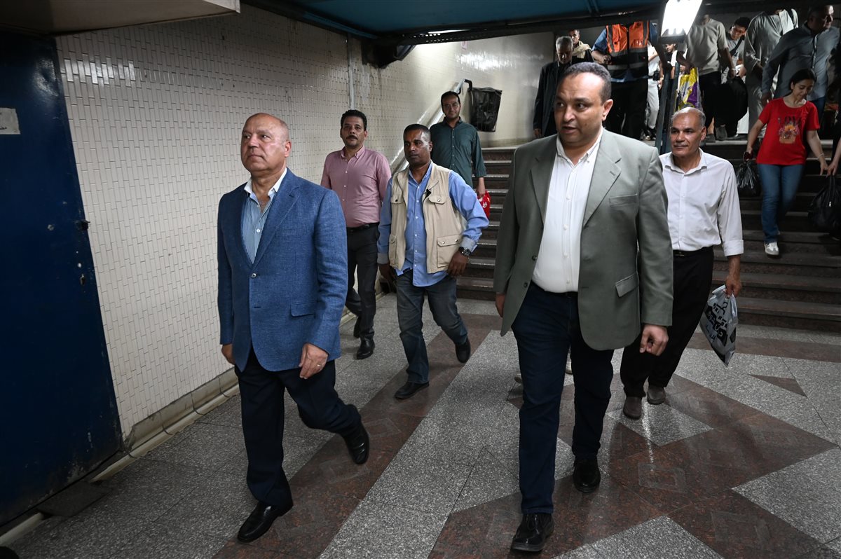 جانب من جولة الفريق كامل الوزير في محطة الشهداء لمترو الأنفاق