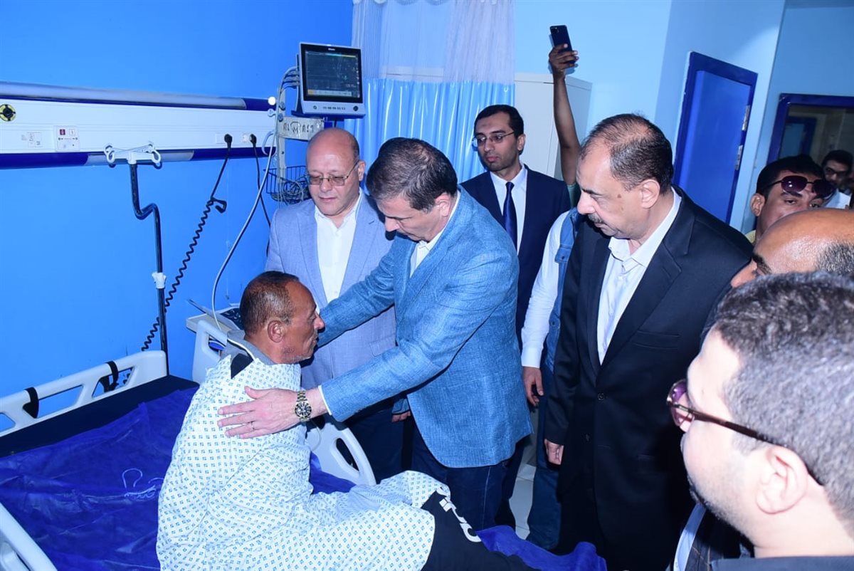 زيارة وزير الزراعة للمستشفى