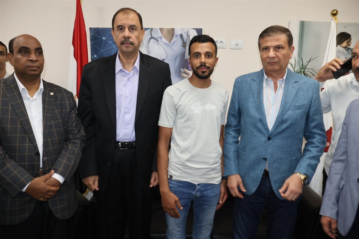 زيارة وزير الزراعة للمستشفى