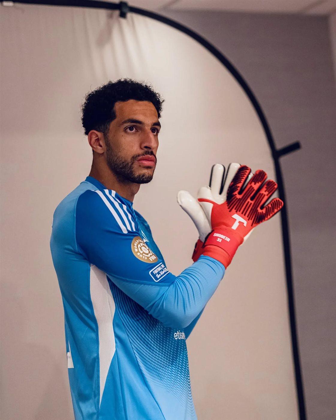 <strong>مصطفى شوبير من جلسة تصوير لاعبي الأهلي من جانب فيفا قبل كأس العالم للأندية 2025</strong>