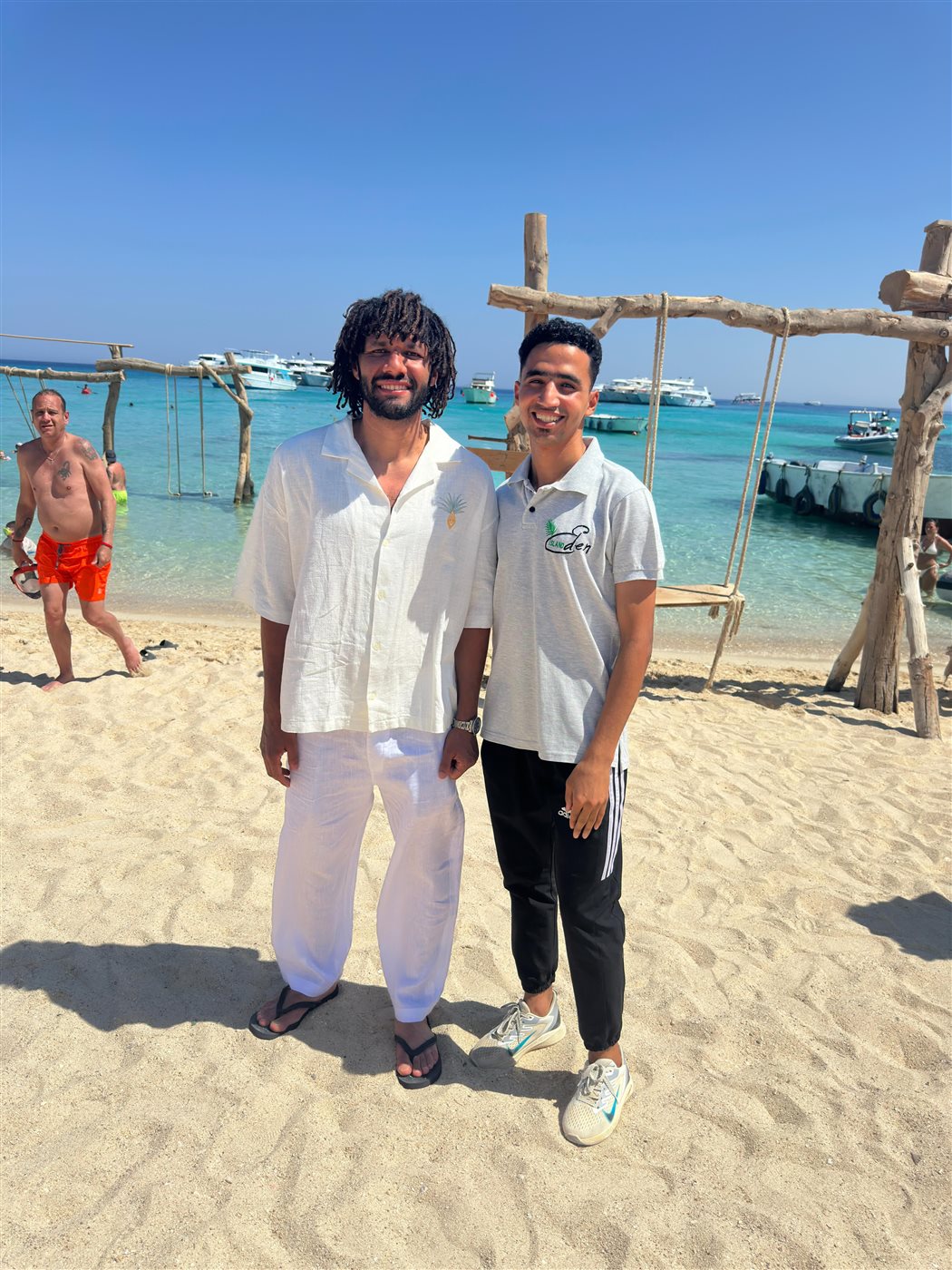 محمد النني على شواطئ الغردقة 