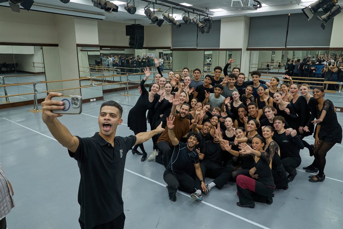 فرقة كوستروما الروسية للبالية تقيم ورشة بأكاديمية الفنون