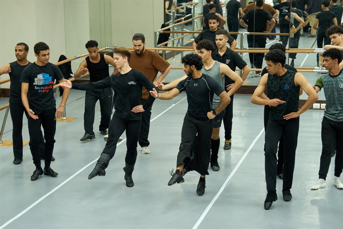 فرقة كوستروما الروسية للبالية تقيم ورشة بأكاديمية الفنون