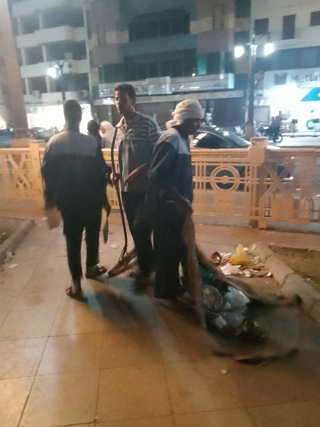 حملات تنظيف مكثفة بساحة ابو الحجاج