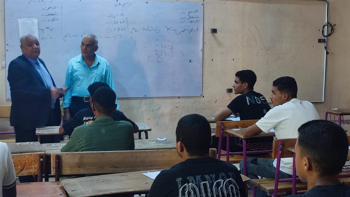 وكيل تعليم الأقصر يتفقد سير الامتحانات