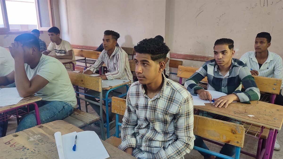 وكيل تعليم الأقصر يتفقد سير الامتحانات