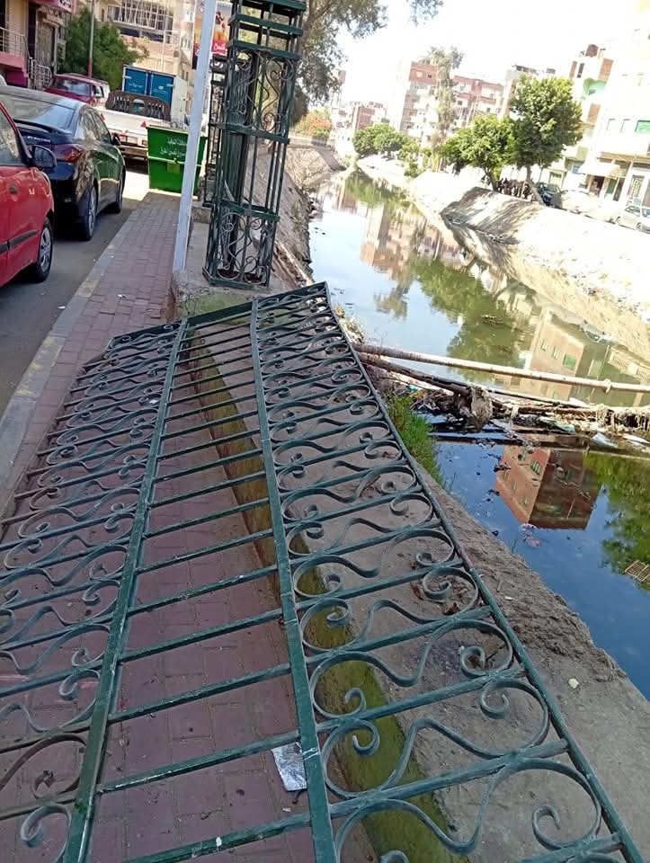 جرار زراعي يحطم جزء من كورنيش تلا بالمنوفية 