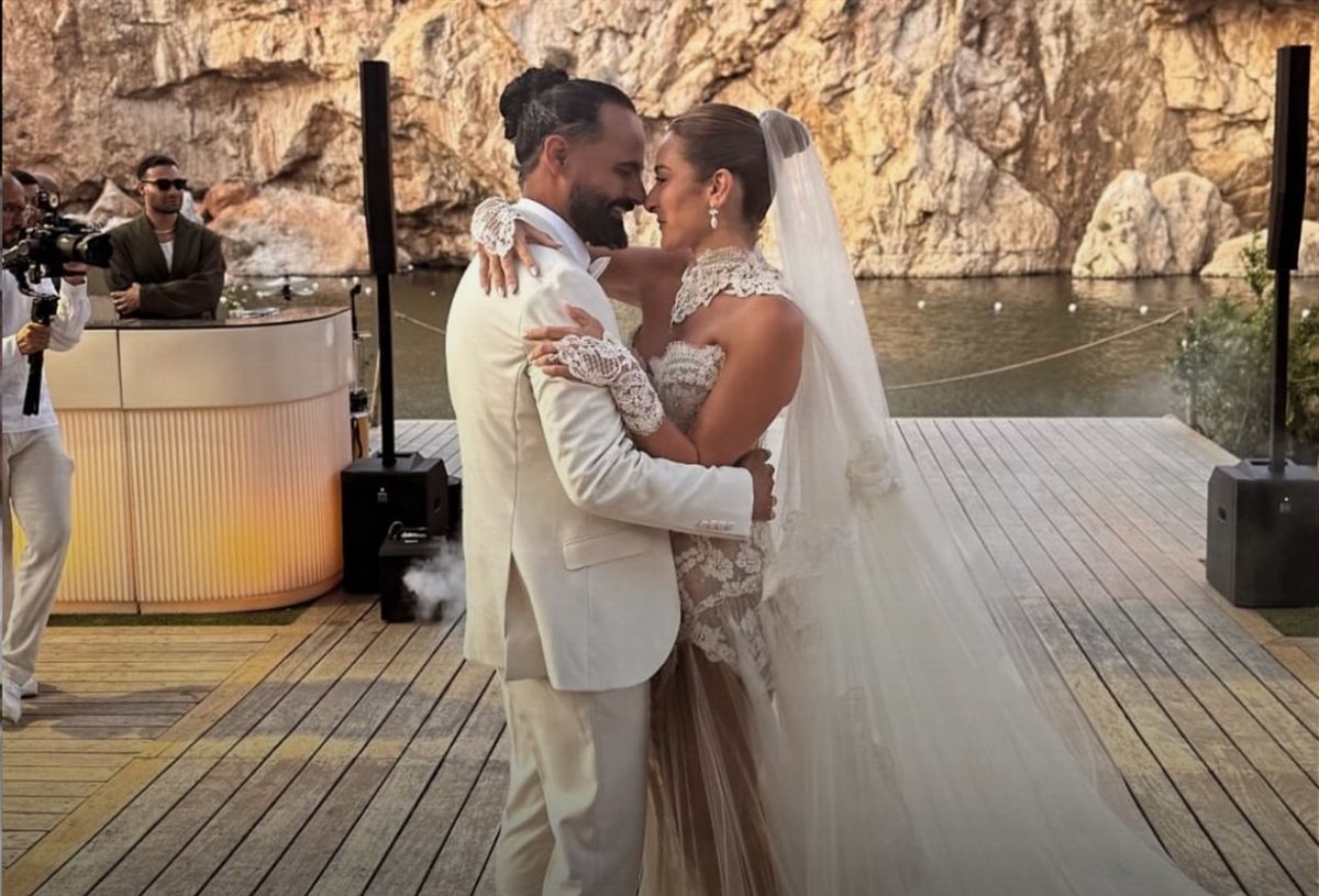 صور حفل زفاف أمينة خليل والمصور أحمد زعتر في اليونان