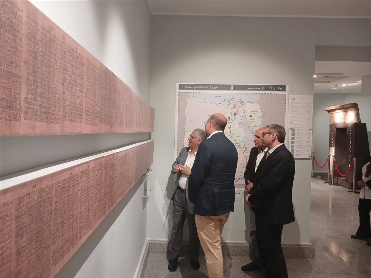 الأمير محمد علي حفيد الملك فاروق يزور متحف الزعفران