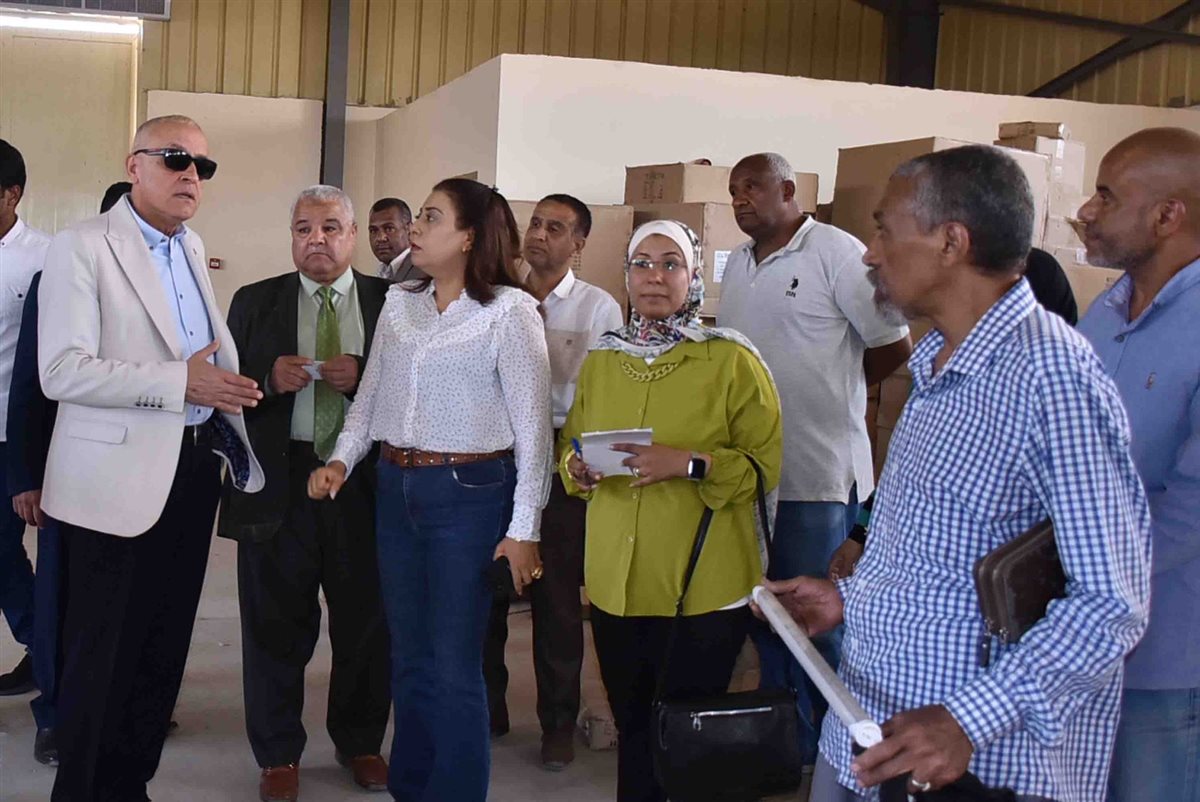 محافظ الأقصر يتفقد مدرسة العديسات الصناعية