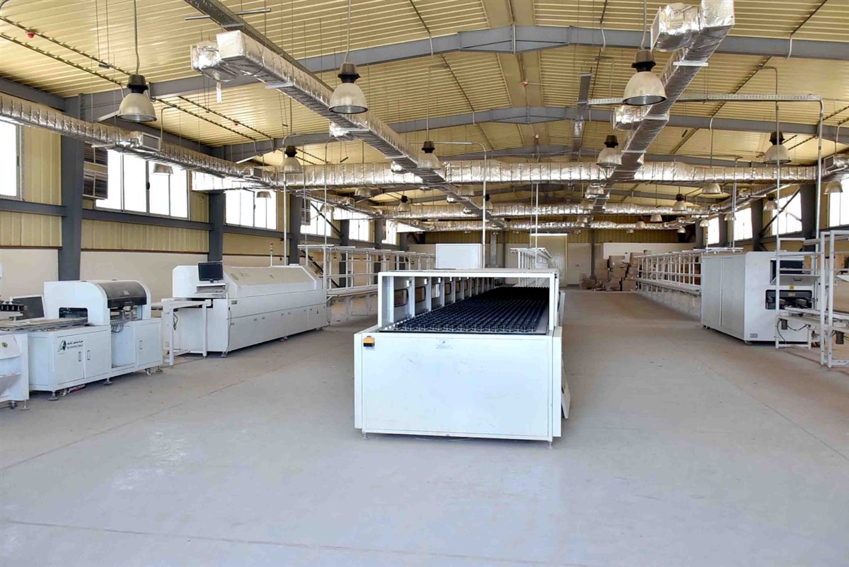 محافظ الأقصر يتفقد مدرسة العديسات الصناعية