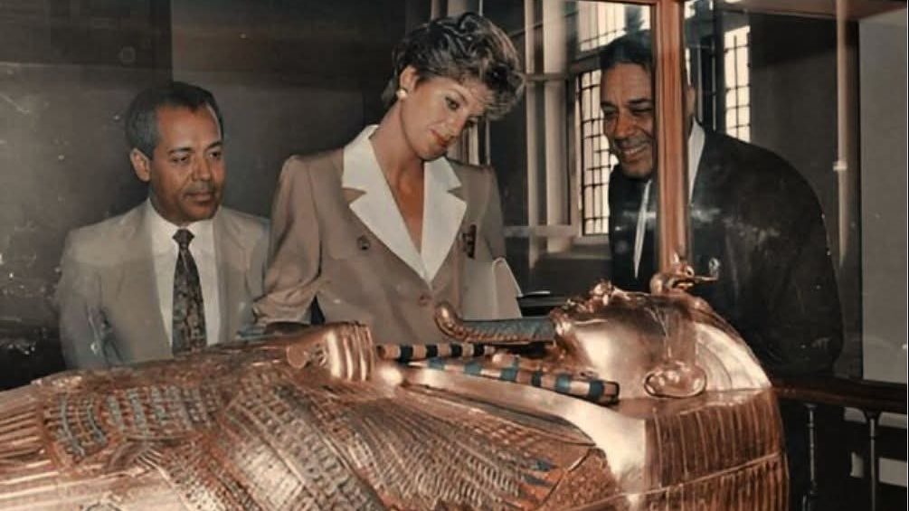 صورة من زيارة الأميرة ديانا 