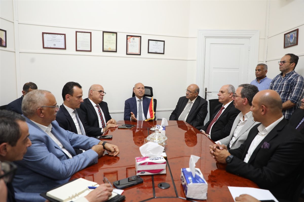  محافظ القاهرة يتفقد منطقة وسط المدينة شملت شارع الشريفين ومنطقة البورصة وممر بهلر