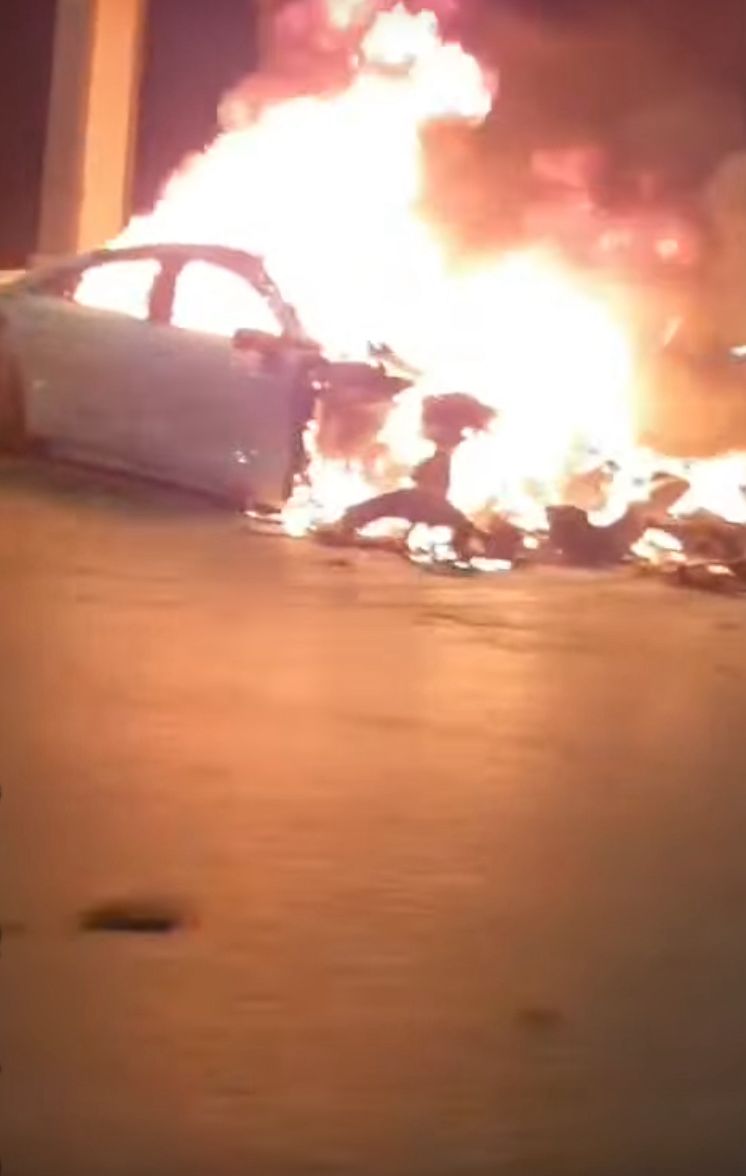 السيارة المتفحمة 