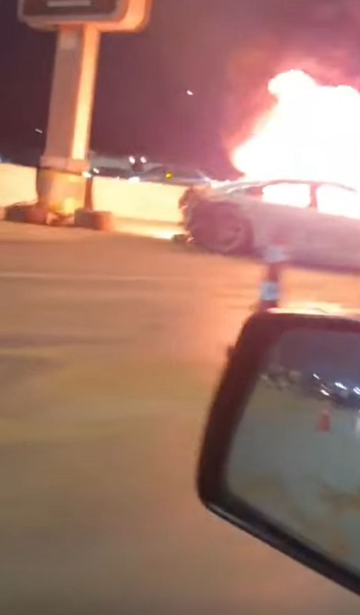 السيارة المتفحمة 