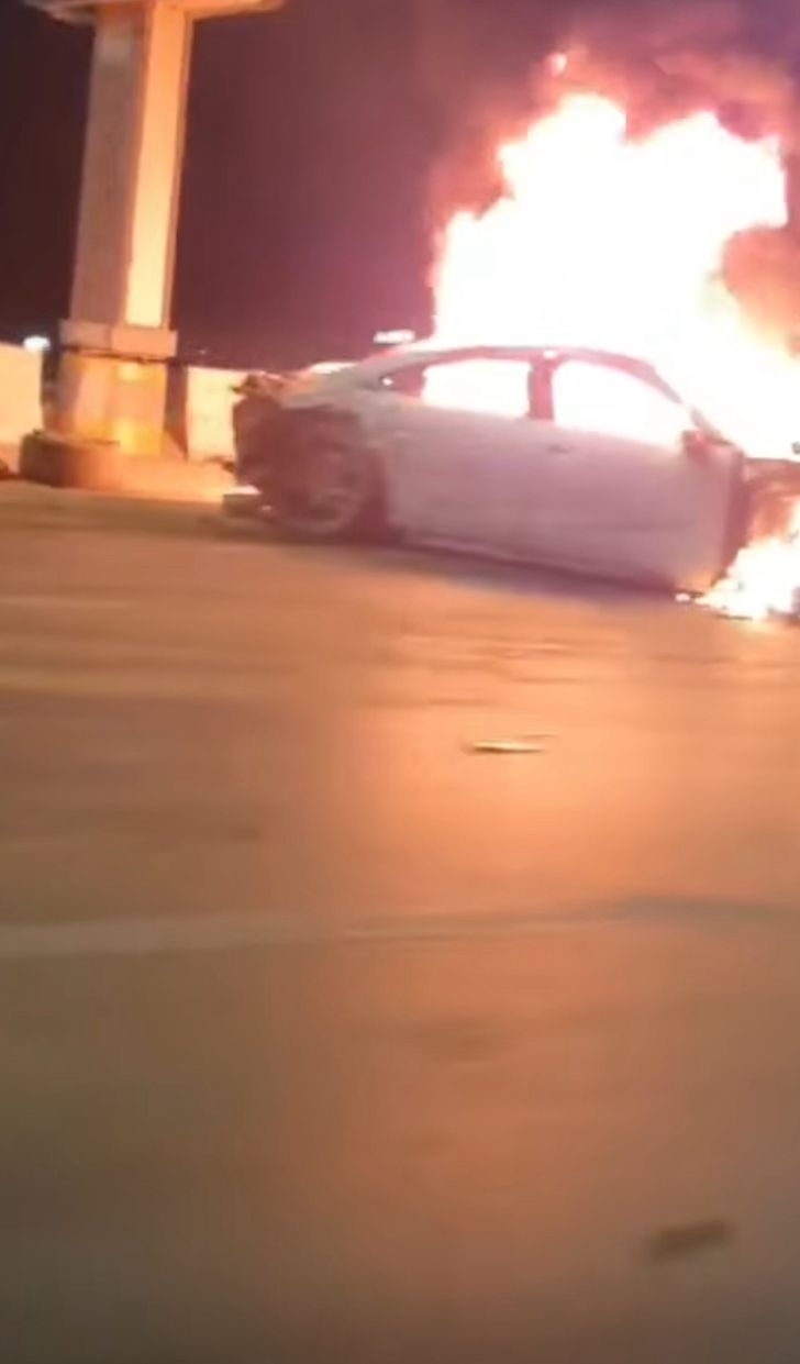 السيارة المتفحمة 