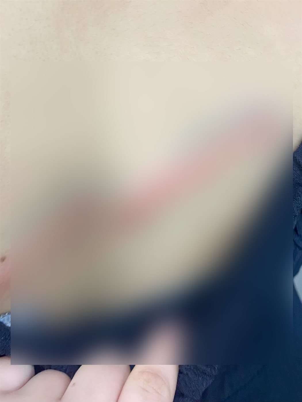 جانب من الاعتداء على  فتاة تتهم صاحبة كوافير علا والعاملين بالمحل بالتعدي عليها