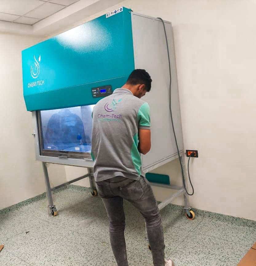 أثناء تسليم الجهاز للمستشفى