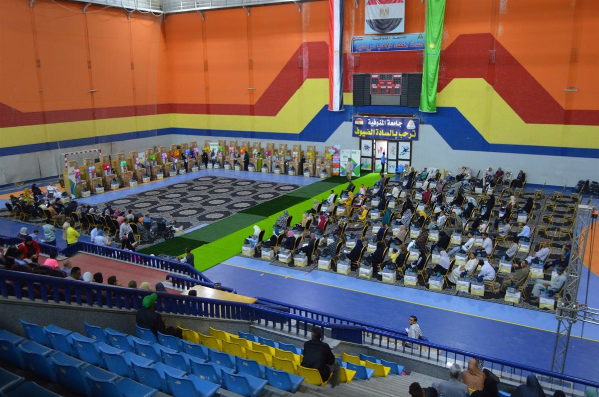 لقاء محافظ المنوفية بالحالات الإنسانية