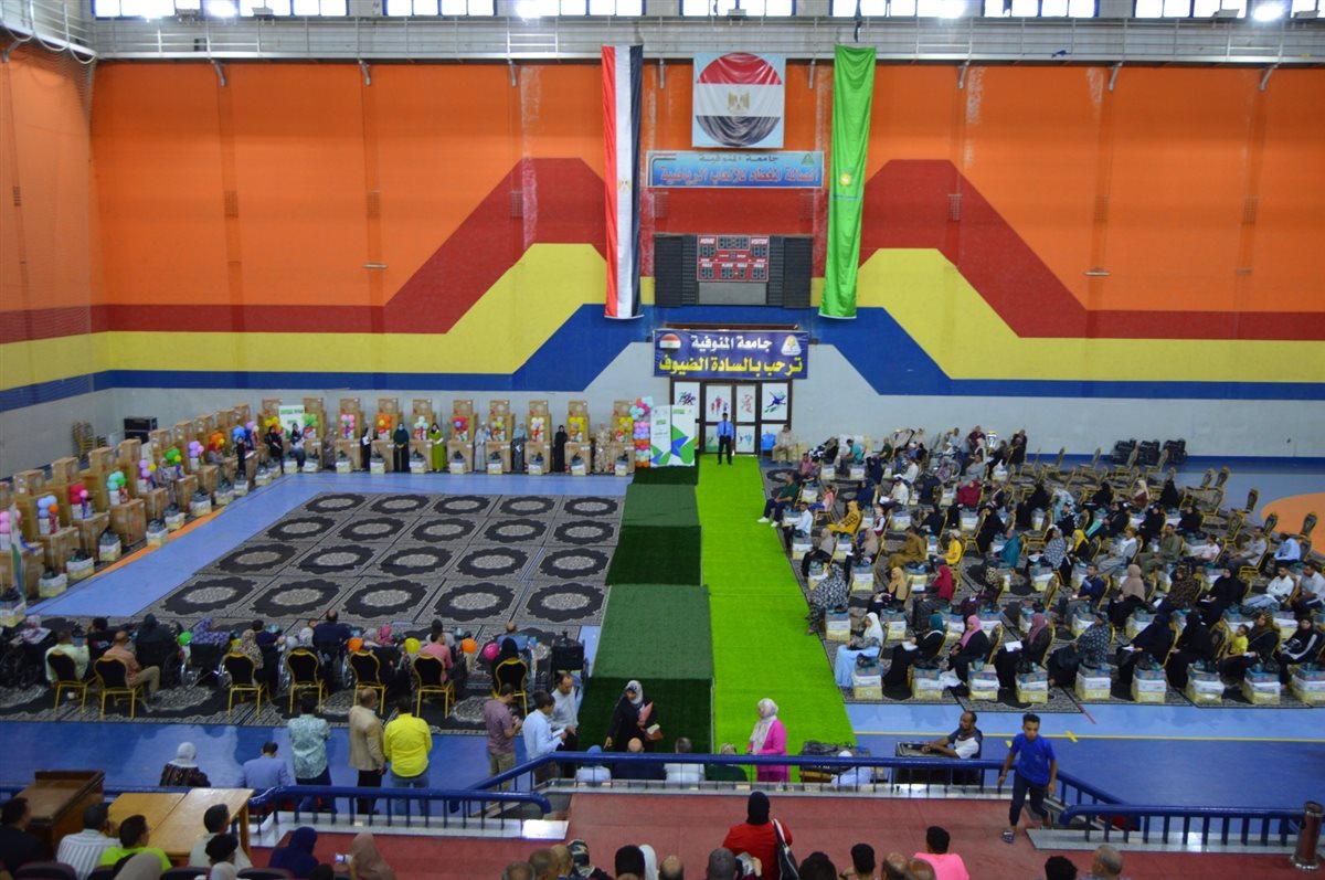 محافظ المنوفية يقدم أجهزة للعرائس بمناسبة العيد القومي