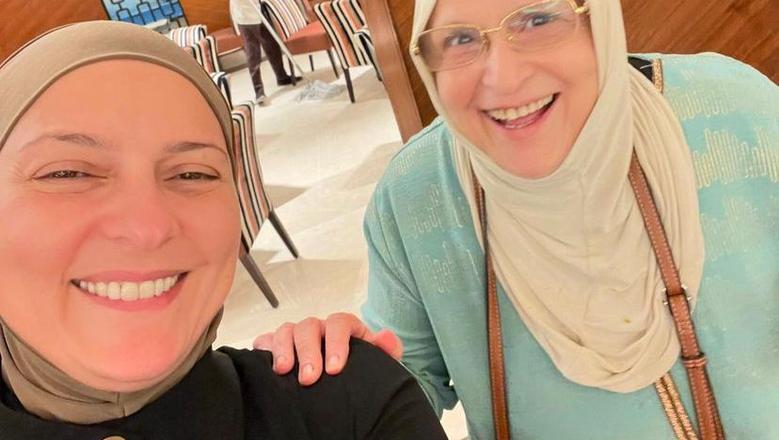 دعاء فاروق ووالدتها