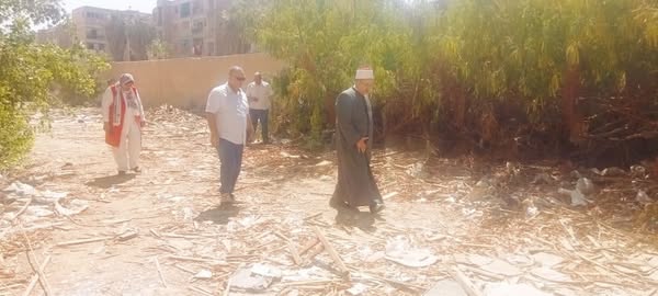 رفع 60 سيارة نقل ثقيل من الكهنة والمخلفات من مخزن أكتوبر لتطوير معاهد 6 أكتوبر الأزهرية