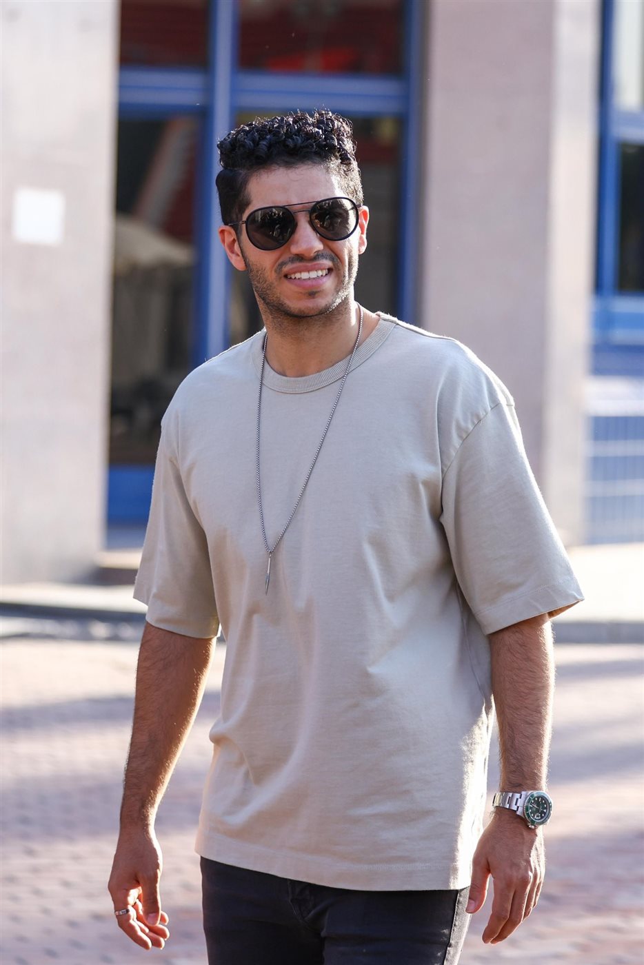 النجم العالمي مينا مسعود يزور النادي الأهلي بالجزيرة