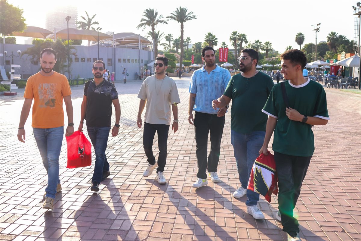 النجم العالمي مينا مسعود يزور النادي الأهلي بالجزيرة