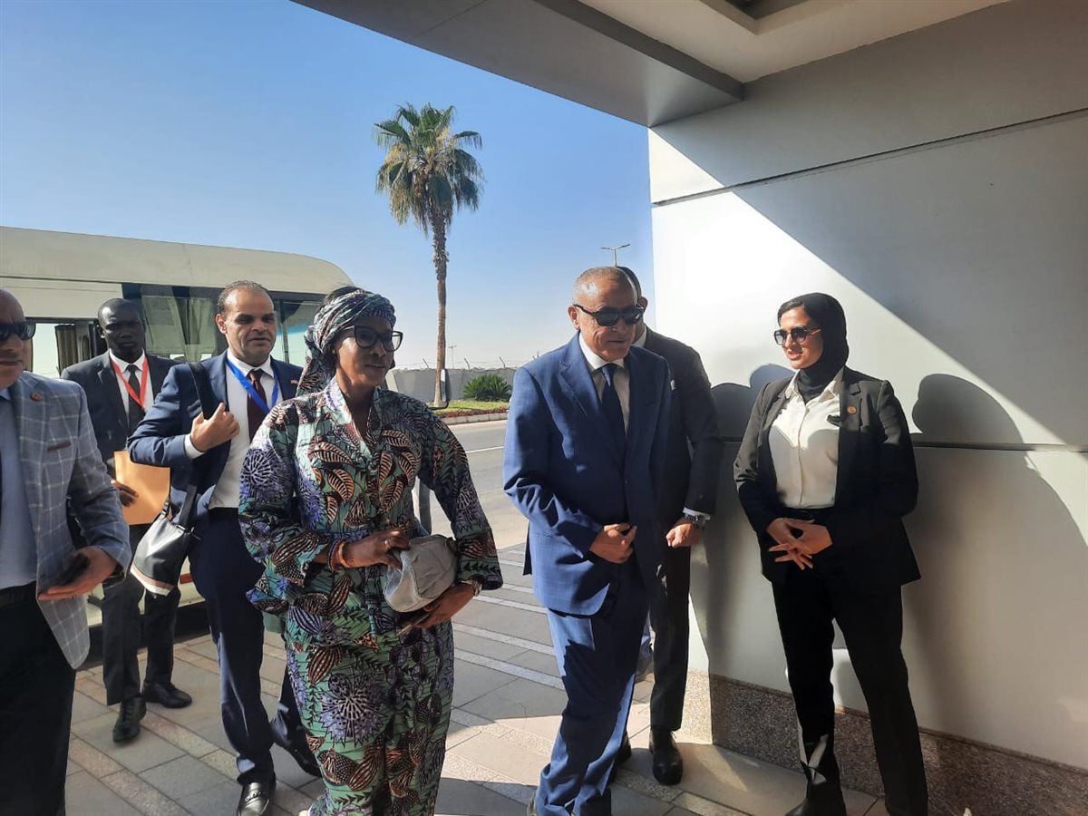 محافظ الأقصر يستقبل سيدة جامبيا الأولى 