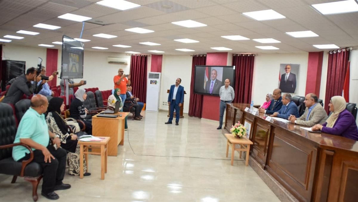 محافظ بورسعيد 