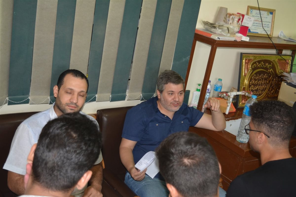  نائب رئيس جامعة الأزهر للوجه القبلي يتابع سير امتحانات الفصل الدراسي الثاني بكلية طب الأسنان