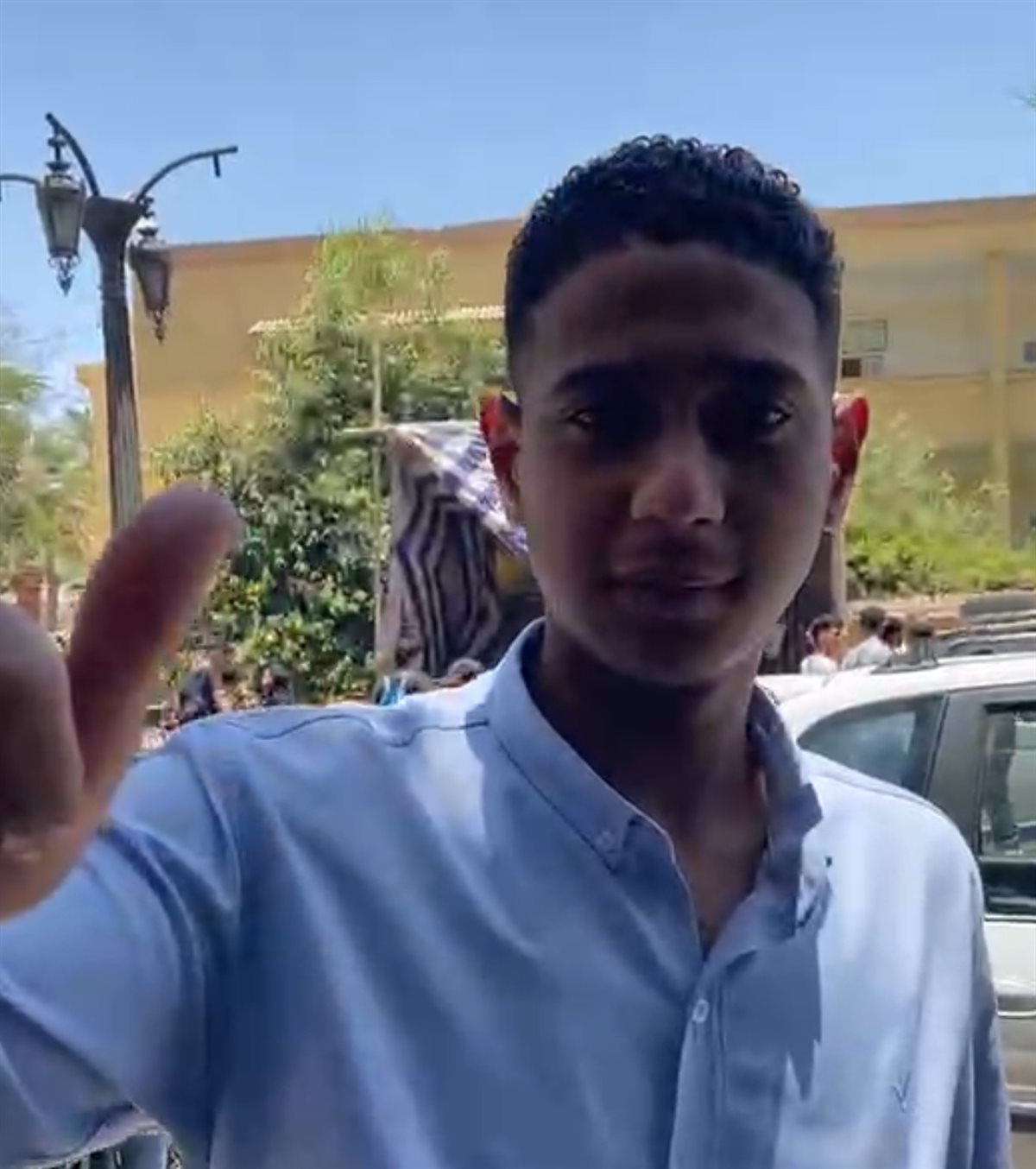 فرحة طلاب الثانوية بالأقصر بسهولة أول أيام الامتحانات