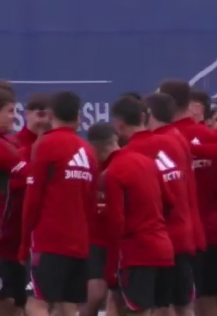 لاعبو ريفر بليت يصنعون ممرًا شرفيًا لـ ماستانتونو بمناسبة انتقاله إلى ريال مدريد