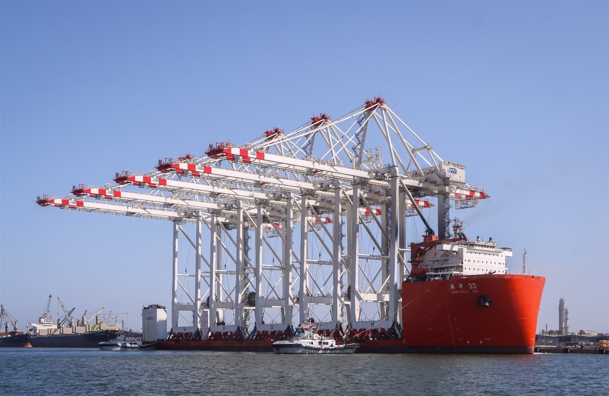 أوناش محطة حاويات تحيا مصر1 بميناء دمياط