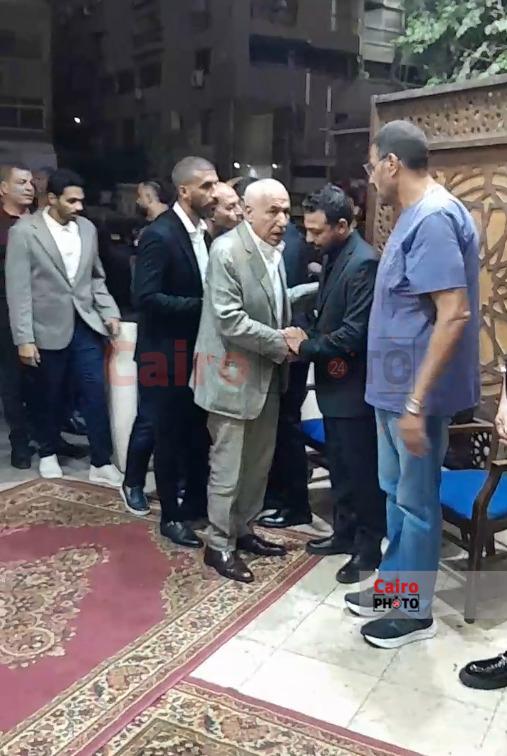 <strong>صور عزاء والد محمد طارق </strong>