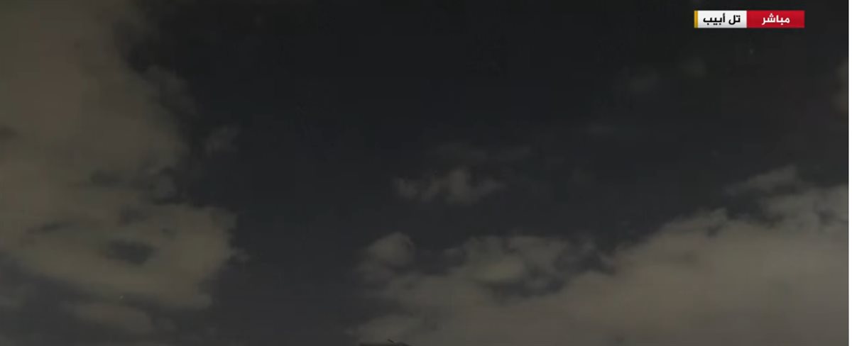 الإسرائيليون يهربون إلى الملاجئ.. إيران تشنّ هجومًا صاروخيًا كبيرًا على تل أبيب ومدن إسرائيلية